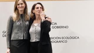 Teresa Ribera pasa la cartera de Transición Ecológica a Sara Aagesen, nueva vicepresidenta tercera y ministra del ramo.