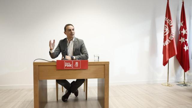 El secretario general del PSOE de Madrid, Juan Lobato, este martes durante una comparecencia.