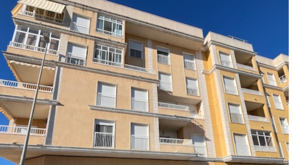 Bloque con viviendas vacías.