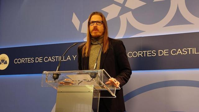 El procurador de Unidas Podemos, Pablo Fernández, durante la rueda de prensa posterior a la Junta de Portavoces