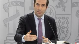 El ministro de Economía, Comercio y Empresa, Carlos Cuerpo, interviene durante una rueda de prensa tras la reunión del Consejo de Ministros en el Palacio de La Moncloa, a 28 de noviembre de 2024, en Madrid (España).