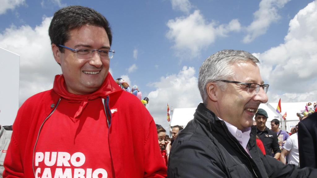 El ministro Óscar López, de  cuyo ministerio depende la Oficina de Conflicto de Intereses,  y su mentor y ahora lobbista José Blanco.