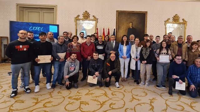 El Ayuntamiento entrega diplomas a 32 alumnos y 9 monitores de los programas mixtos de formación y empleo ‘Tomás Bretón’ y ‘Prado Panaderos’