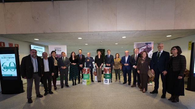 La vicepresidente de la Junta, Isabel Blanco; el alcalde de Salamanca, Carlos García Carbayo; y más autoridades y personalidades en el 60 aniversario de Asprodes