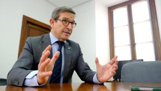 Paradela: “Empiezan a aparecer proyectos que podrían caerse en Andalucía si no se ve una planificación eléctrica correcta”