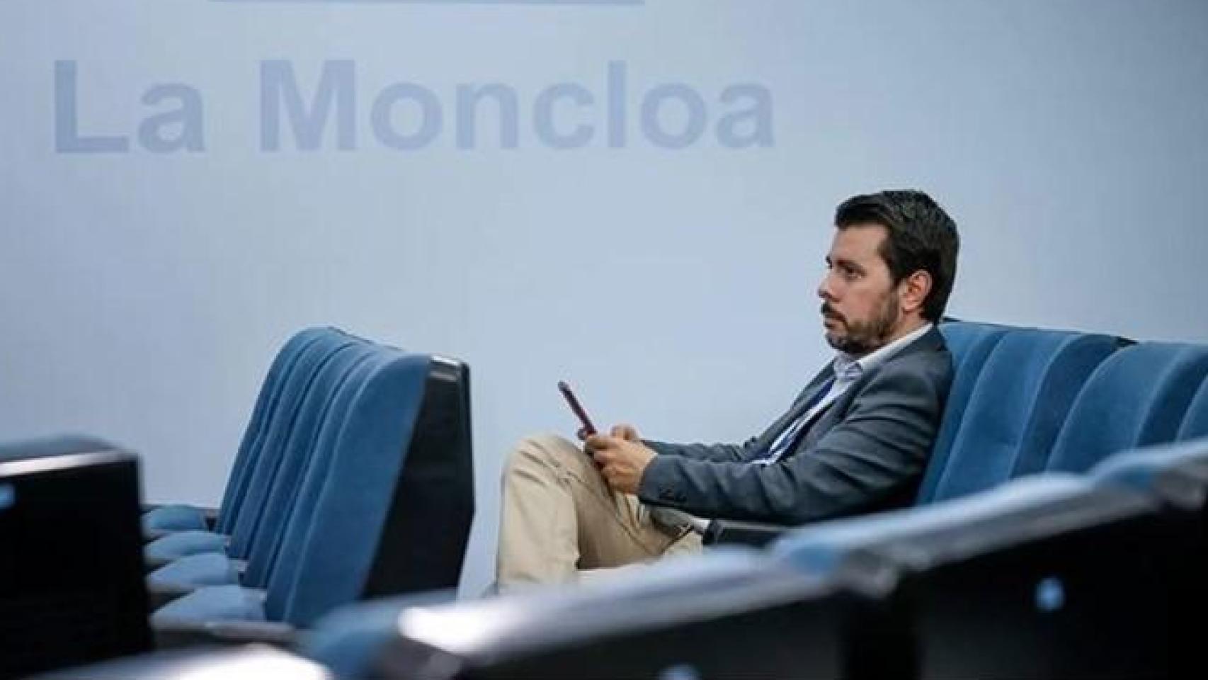 Ion Antolín en la sala de Moncloa en la que se celebra la rueda de prensa del Consejo de Ministros.
