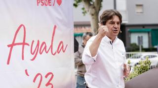 El alcalde de Fuenlabrada, Javier Ayala, intervienen en un acto del PSOE en Fuenlabrada, a 22 de mayo de 2023.