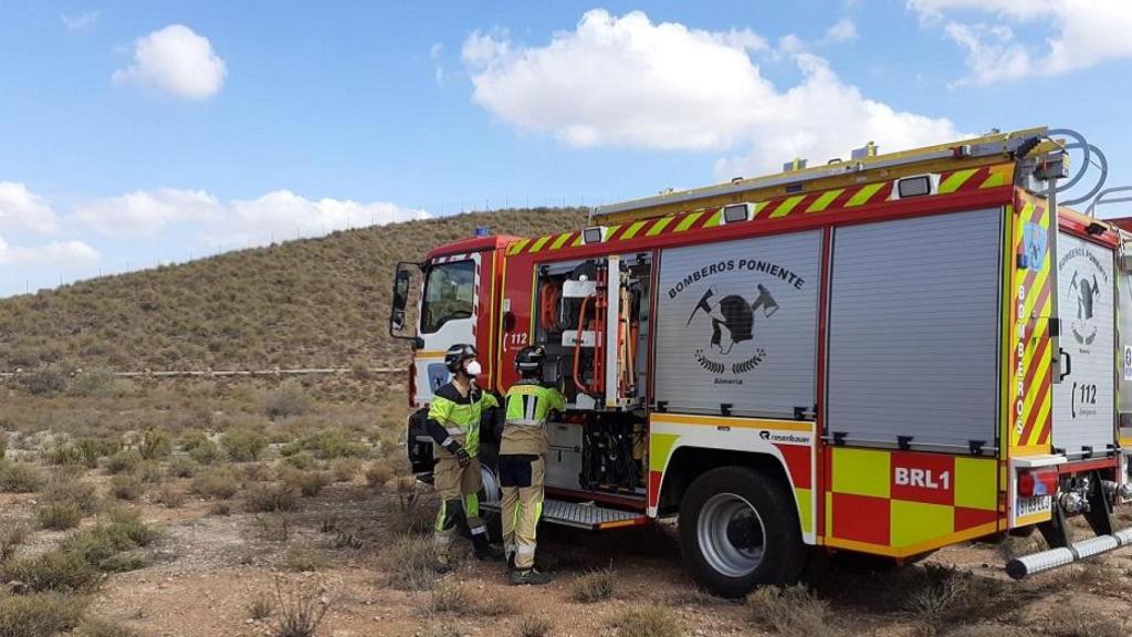 Imagen de archivo de un camión y efectivos de Bomberos del Consorcio del Poniente.