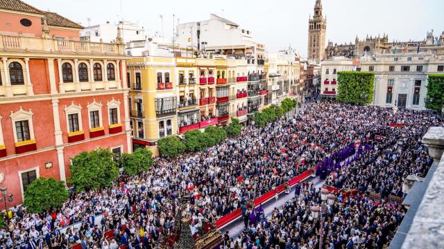 La procesión del Santo Entierro Magno de 2022, vista desde el aire.