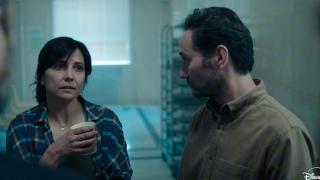 Marian Álvarez y Carlos Santos en una escena de 'Invisible'.