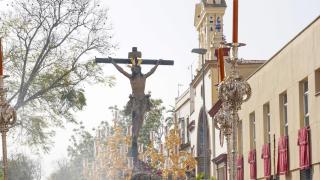 El Cachorro, en la salida de su Basílica para la procesión del Santo Entierro Grande de 2023.