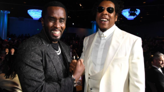 Sean 'Diddy' Combs, también conocido como Puff Daddy y Jay-Z en un evento.