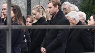 El dolor de Carolina de Mónaco y Pierre Casiraghi en el último adiós a Fernanda Biffi: las emotivas imágenes del funeral