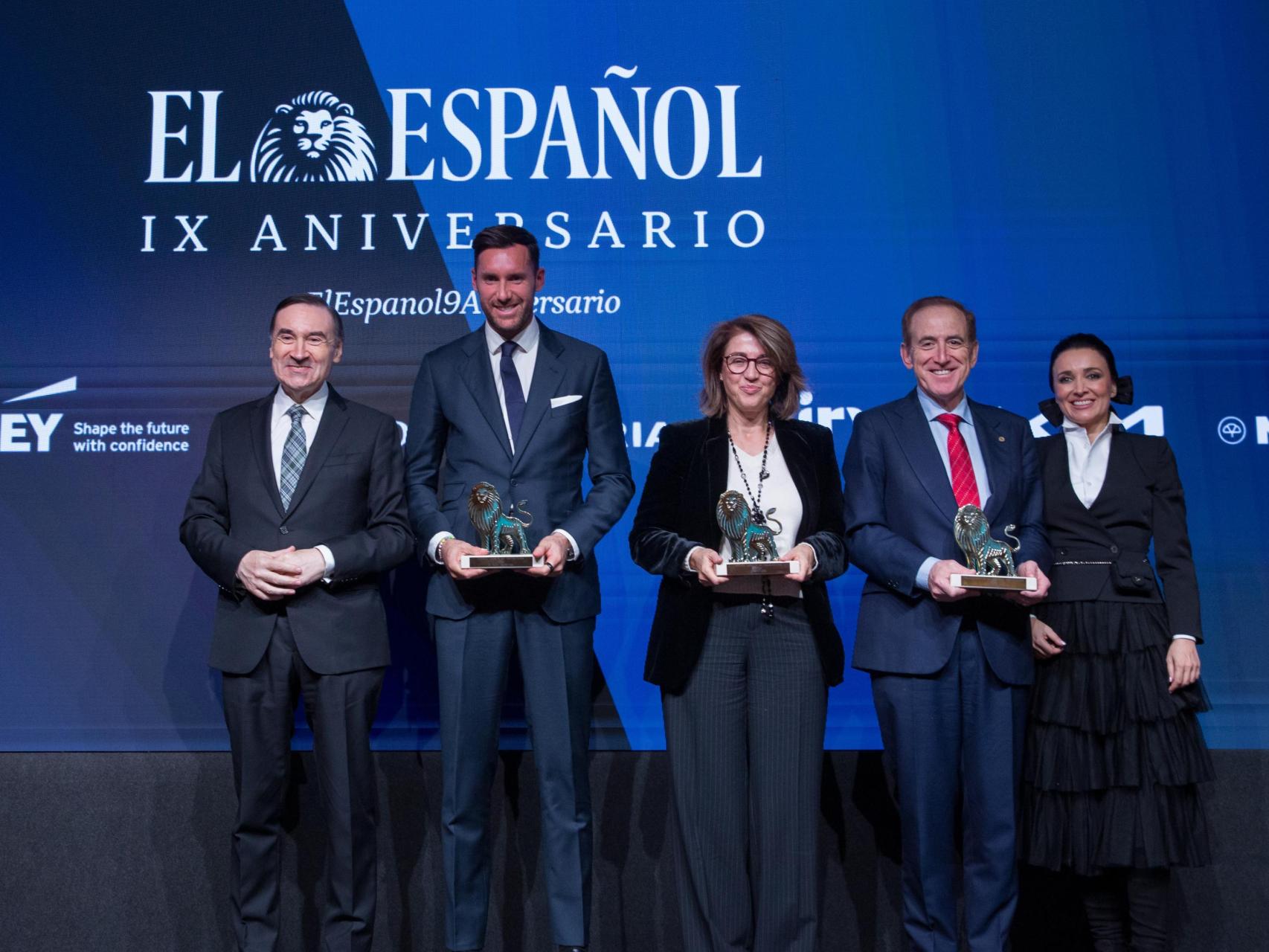 Pedro J. Ramírez, Rudy Fernández, Magdalena Brier, Antonio Huertas y Cruz Sánchez de Lara, en la entrega de los Premios Leones de El Español