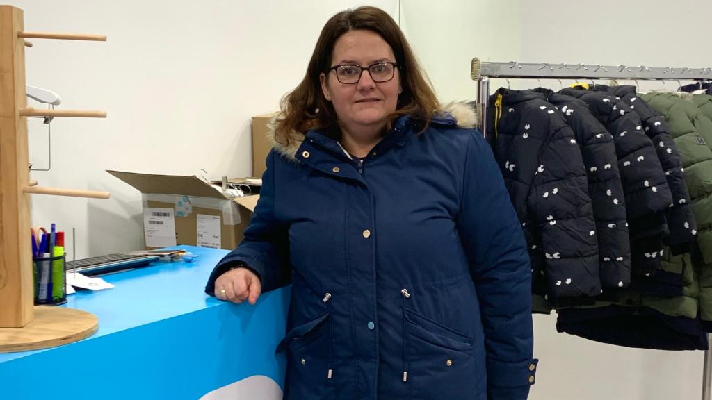 Tamara Forcén, dependienta de Tuc Tuc en el Actur en Zaragoza.