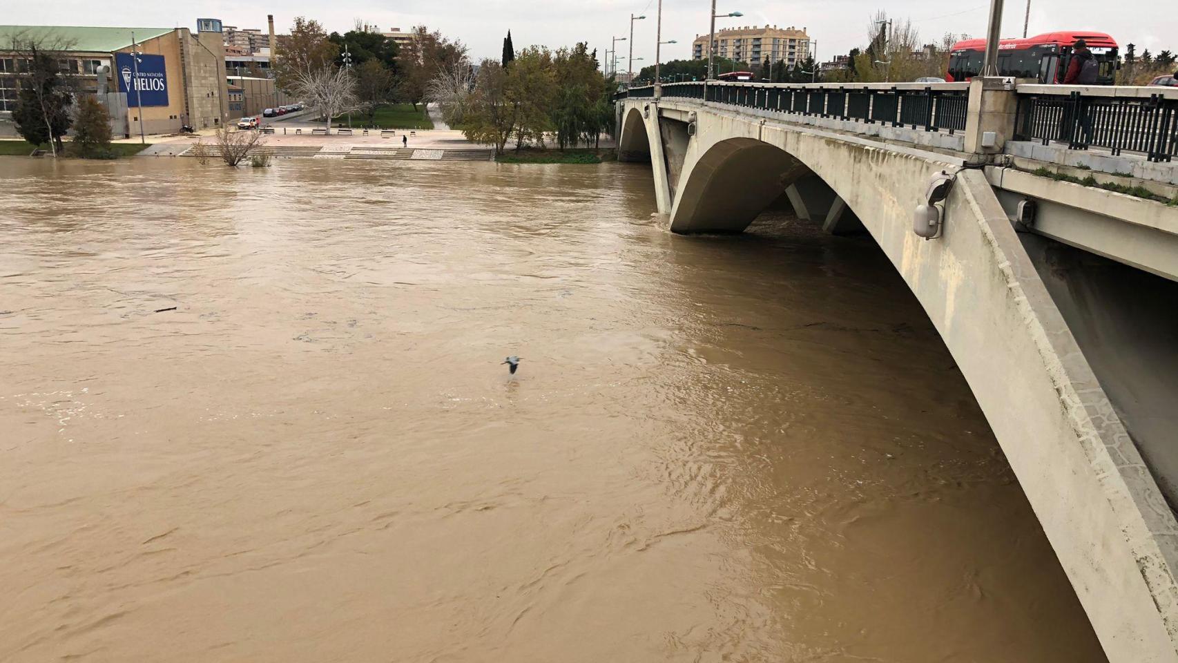 El río Ebro, a su paso por Zaragoza.