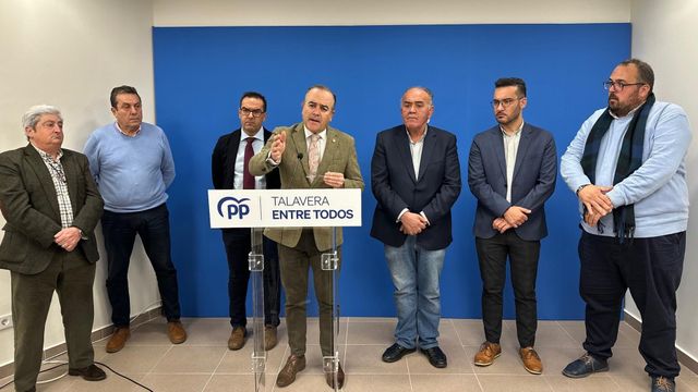 José Julián Gregorio, en rueda de prensa junto a los alcaldes de los municipios de la autovía A-5.