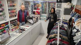 Julio Pardo Otero y Elvira Amil en el sótano de la mercería-lencería Otero de A Coruña.