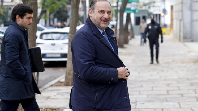 El exministro de Transportes José Luis Ábalos a su llegada al Tribunal Supremo.
