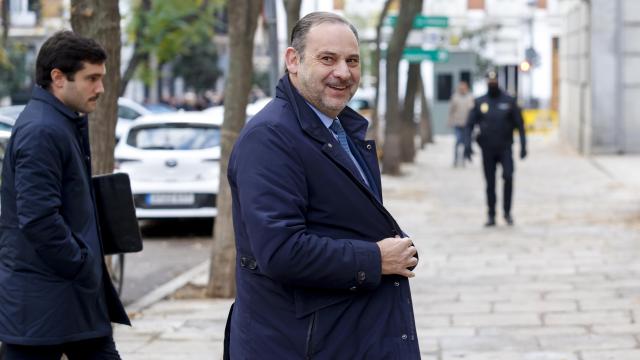 El exministro de Transportes José Luis Ábalos a su llegada al Tribunal Supremo.