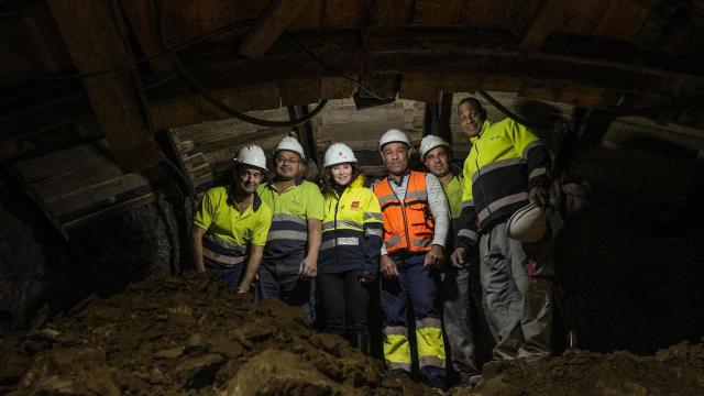 Isabel Díaz Ayuso en su visita a la futura estación de Comillas, en el distrito de Carabanchel de la capital.