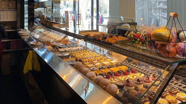 Vista del interior de una pastelería de Viena Capellanes.