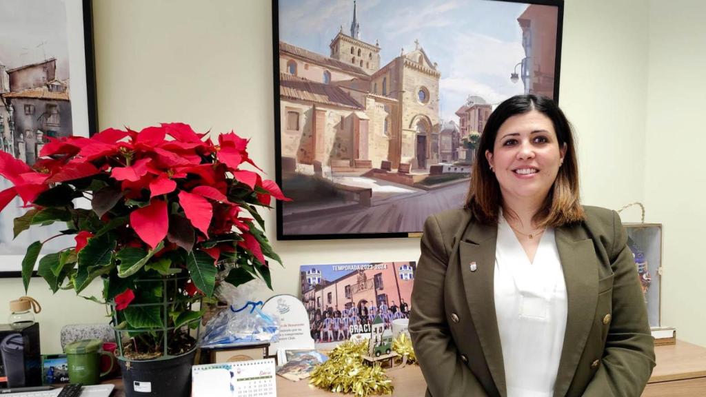 Beatriz Asensio Boyano , en su despacho de alcaldesa de Benavente