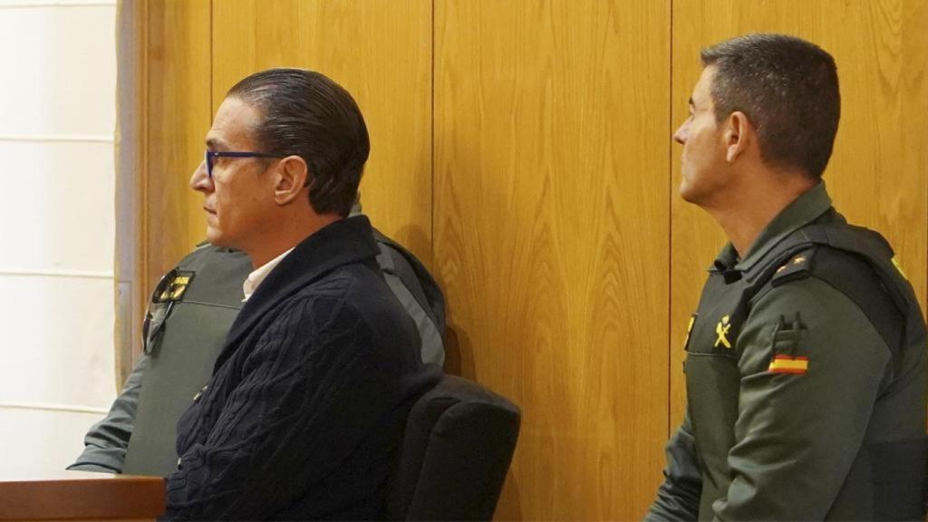 David Maroto durante el juicio, custodiado por la Guardia Civil