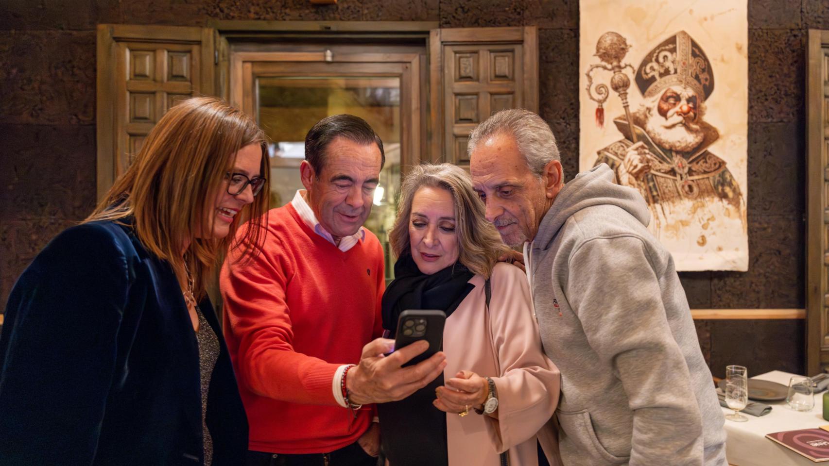 José Bono no se pierde la apertura de SÂNCO, el nuevo restaurante de Toledo: todas las fotos de la inauguración