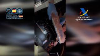 Captura de un vídeo facilitado por la Policía Nacional de ña incautación de 5 kg de cocaína en el interior de un coche