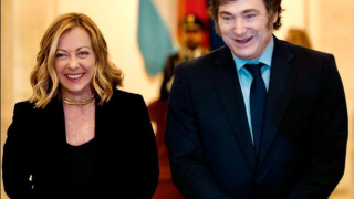 La primera ministra italiana, Giorgia Meloni, y el presidente argentino Javier Milei durante su visita a Italia.