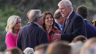 Andrés de York en un concierto al aire libre