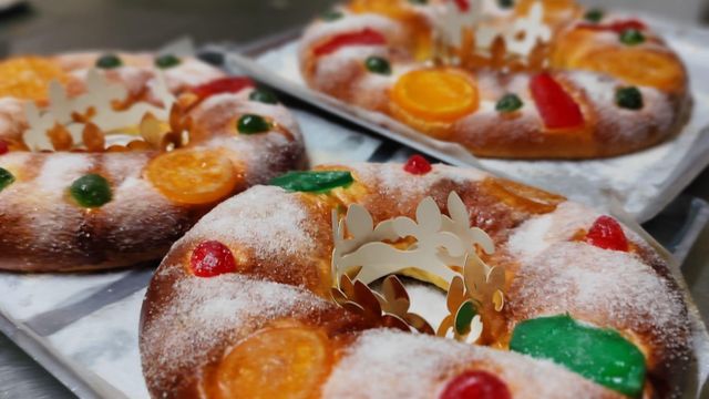 Los primeros roscones de Reyes en la premiada panadería Castell de Alicante.