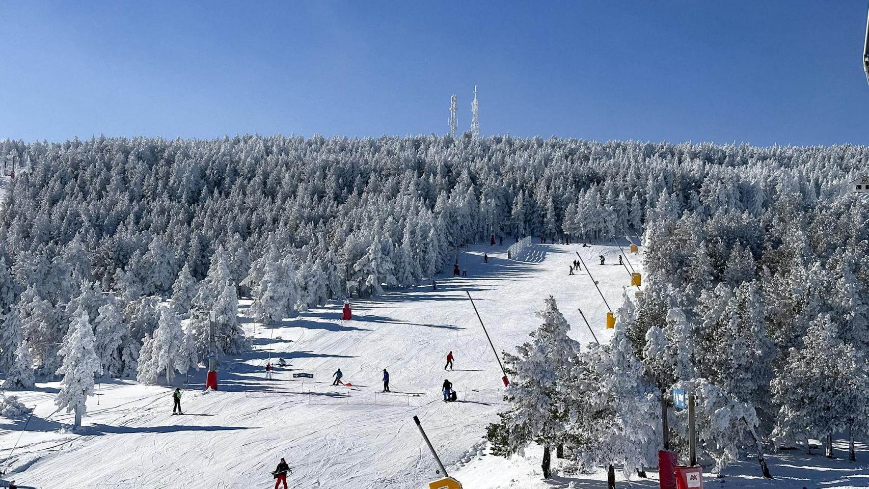 La estación de esquí de Valdelinares durante su primer día de la temporada