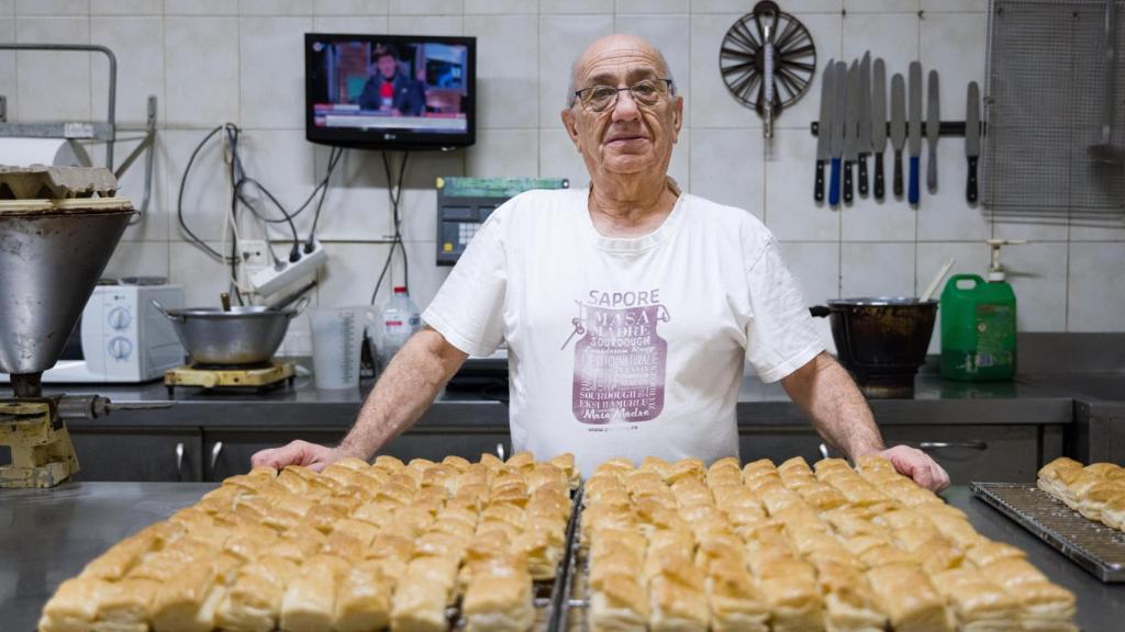 Isidoro Collado, el pastelero y discípulo del inventor del miguelito que custodia su receta original: Sabe como en los 60. Fotografía realizada con Leica SL3.