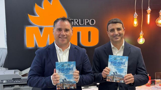 Los autores del libro, David Esteve y Julián Burgos.