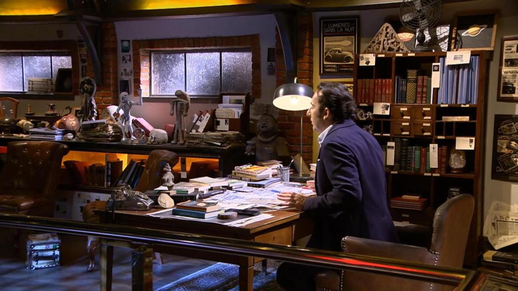 Iker Jiménez durante su comentario final de 'Cuarto Milenio este domingo.