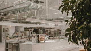 El matrimonio de panaderos que ha abierto una cafetería en una antigua fábrica de Pueblo Nuevo y arrasan