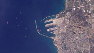 Una imagen satelital muestra una instalación naval rusa sin barcos visibles en la sección superior de la instalación, después de que los rebeldes sirios derrocaran al presidente Bashar al-Assad, en Tartous, Siria, en esta fotografía tomada el 9 de diciembre de 2024.