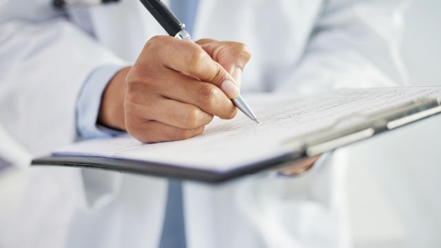 Un médico en una imagen de archivo