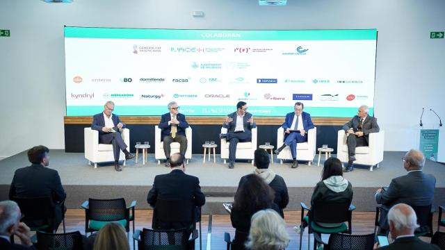 Mesa redonda 'Los grandes retos de la reconstrucción.