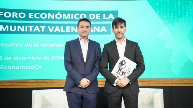 Paco Alós,  director de Responsabilidad Social y Sostenibilidad de Caixa Popular, junto a Dani Valero, delegado de EL ESPAÑOL en la Comunitat Valenciana.