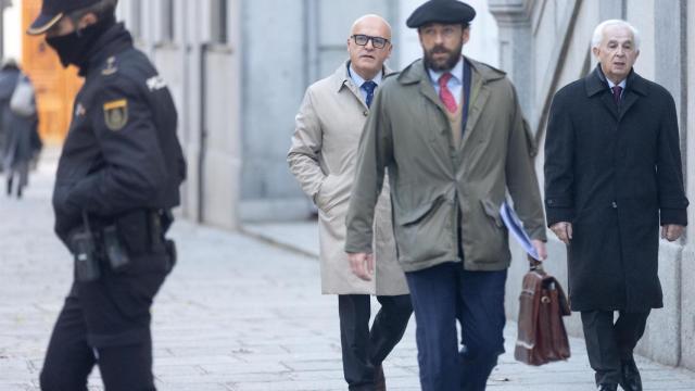 El senador del PP y expresidente de la Diputación de Ourense, José Manuel Baltar (1i), llega a declarar al Tribunal Supremo, a 19 de diciembre de 2023, en Madrid (España).