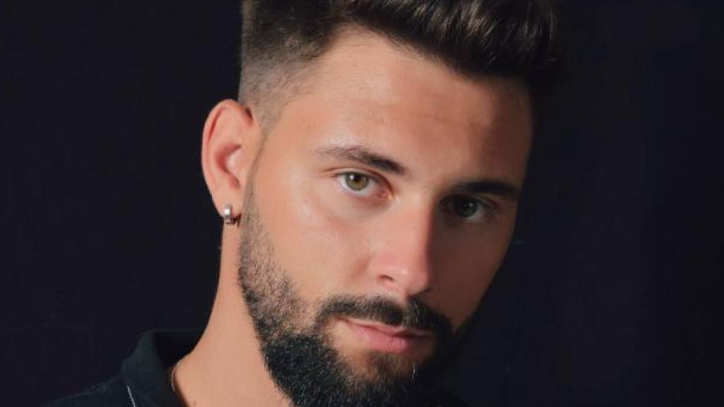 Melody y J Kbello, concursantes del Benidorm Fest 2025, en un fotomontaje de BLUPER