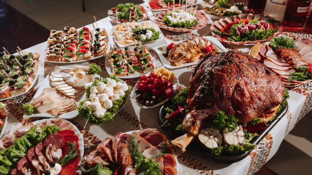 Una mesa de Navidad.