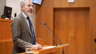 Azcón, este jueves en la tribuna de las Cortes.