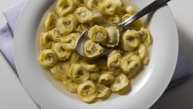 Un plato de 'tortellini in brodo'.