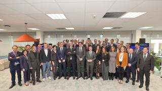 Foto de familia de los asociados de DigitalES con Óscar López, ministro para la Transformación Digital y Función Pública, tras las asamblea de la patronal.