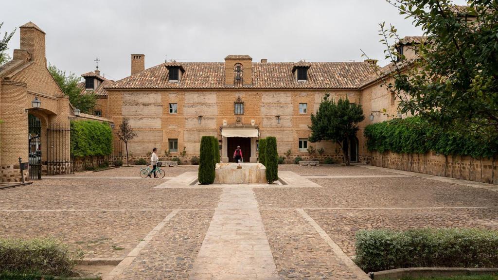 El histórico Parador de Almagro, que propone actividades de turismo sostenible, se encuentra además cerca de parajes naturales de gran valor