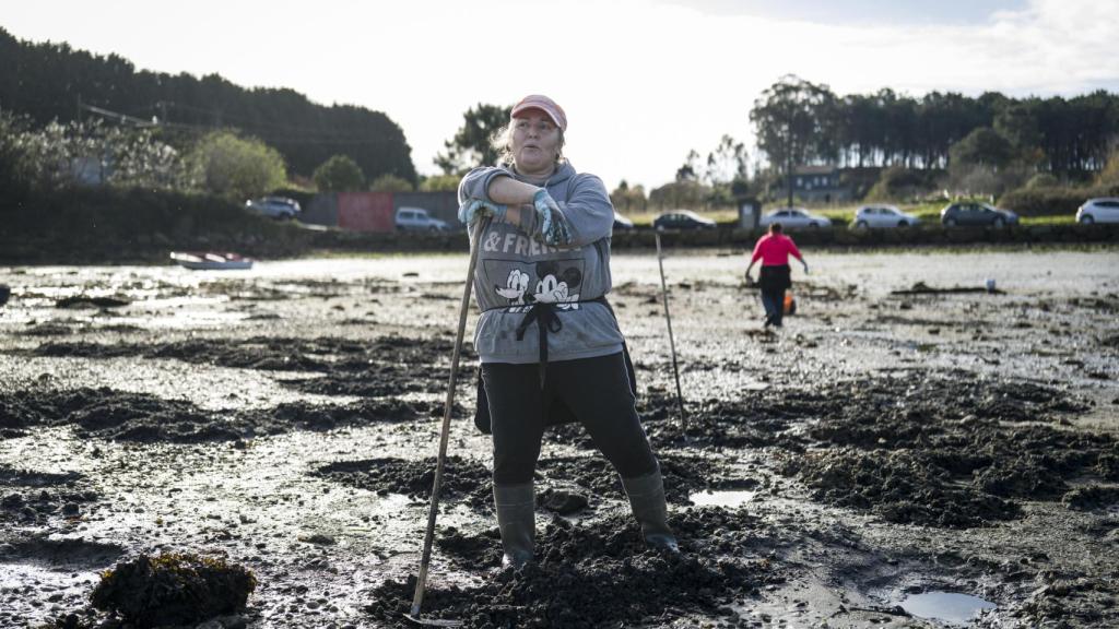 La mariscadora Marita, en plena faena. Fotografía realizada con Leica Q3 43.